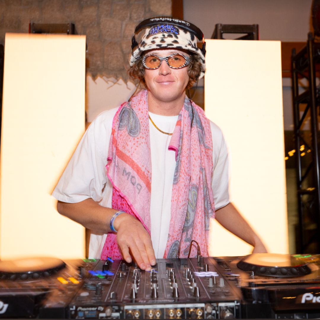 Person wearing The Herbivore Slammer with Photochromic Range lens