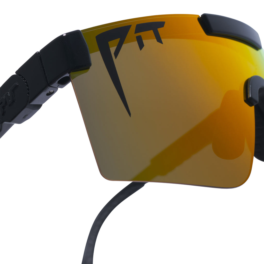 Studio view of The Exec Original 2.0 with hdpv polarized rainbow / regular lens