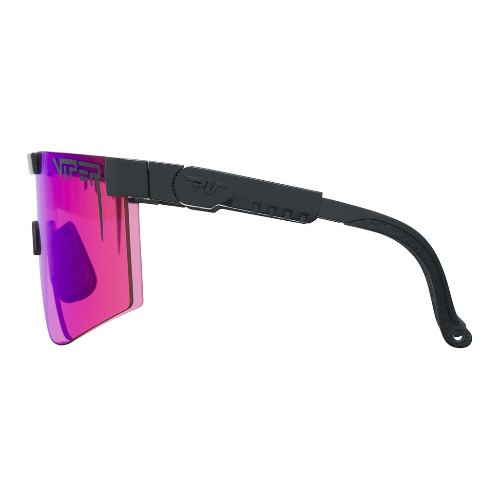 Angled view of The Exec Original 2.0 with climax / regular lens on white background