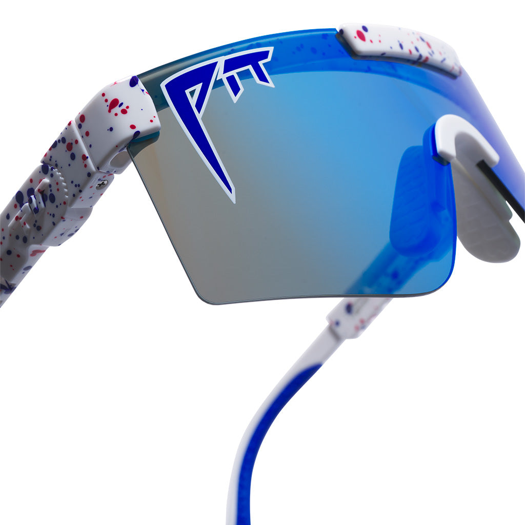 Studio view of The Merika Original 2.0 with hdpv polarized blue / regular lens