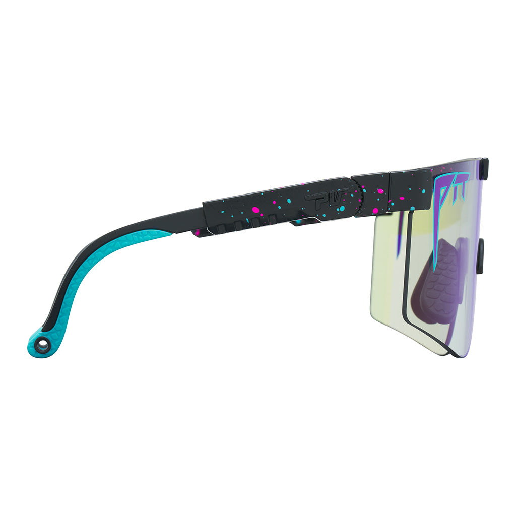 Angled view of The Midnight Original 2.0 with photochromic blue / regular lens on white background
