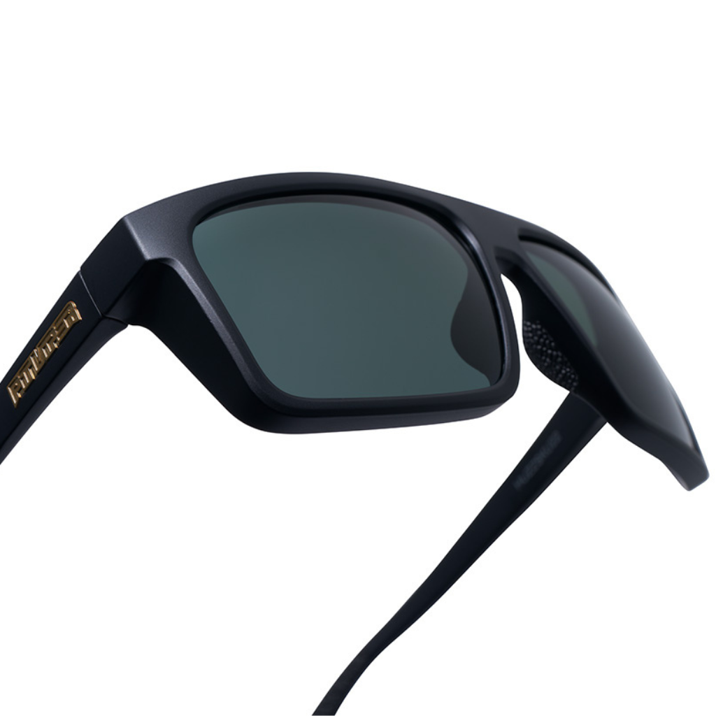 Studio view of The Exec Turboshaft with hdpv polarized smoke lens