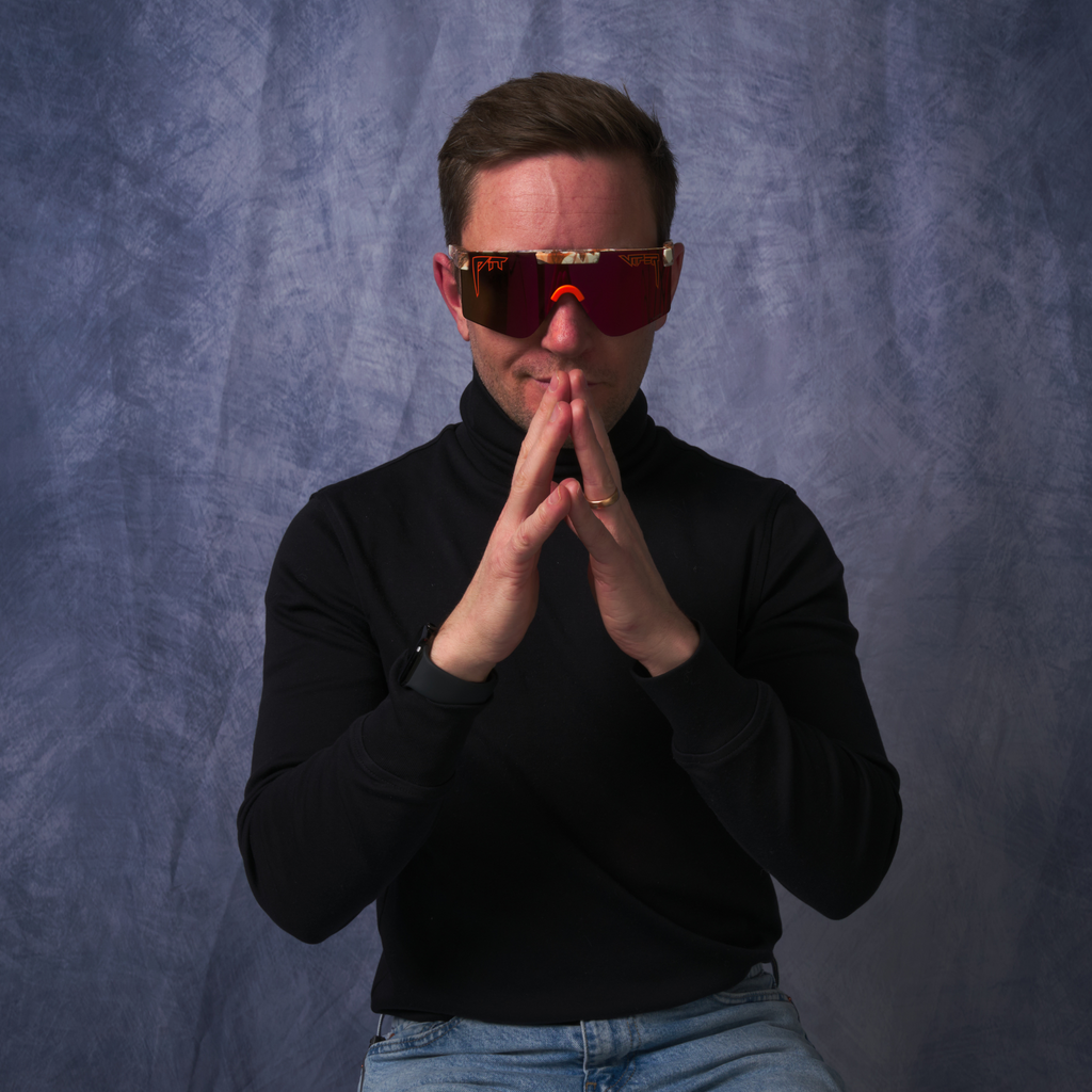 Person wearing The Actualbush Original 2.0 with HDPV Polarized Red lens