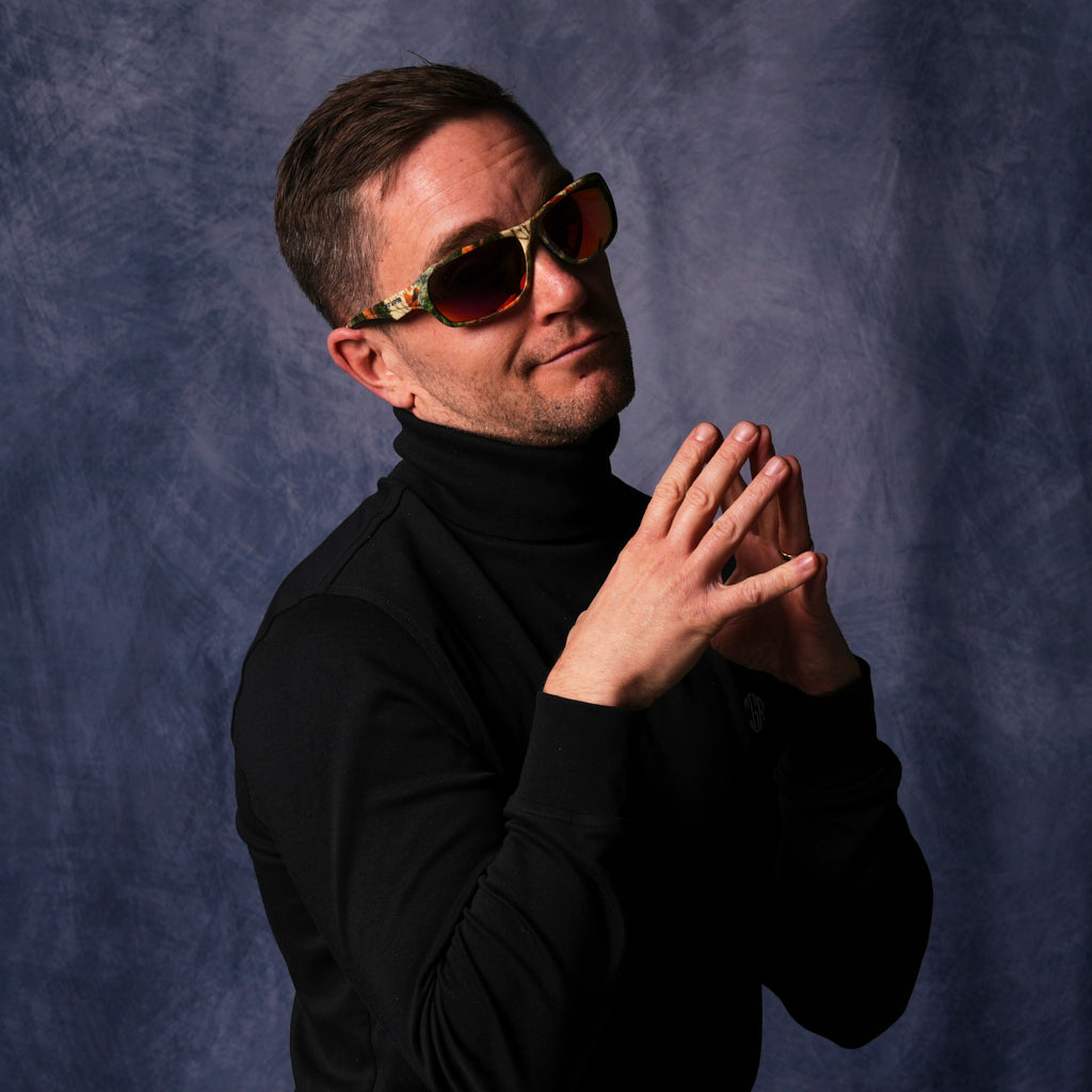 Person wearing The Actualbush Somox with HDPV Polarized Red lens