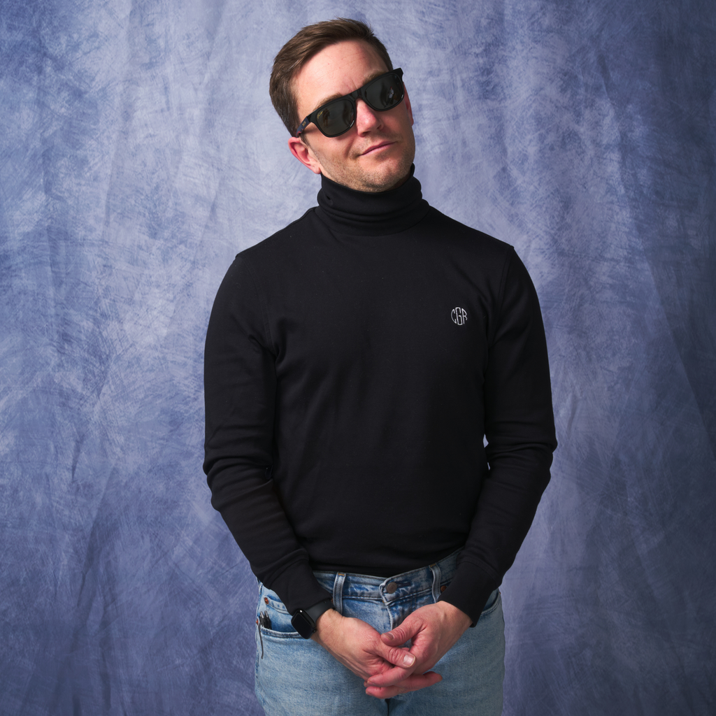 Person wearing The Exec Highball with HDPV Polarized Smoke lens
