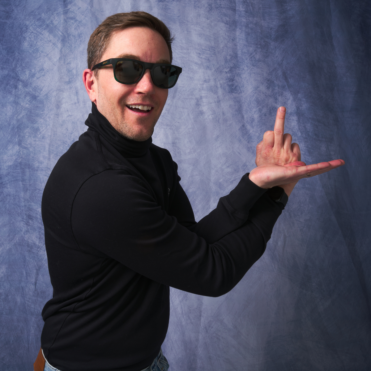 Person wearing The Exec Highball with HDPV Polarized Smoke lens