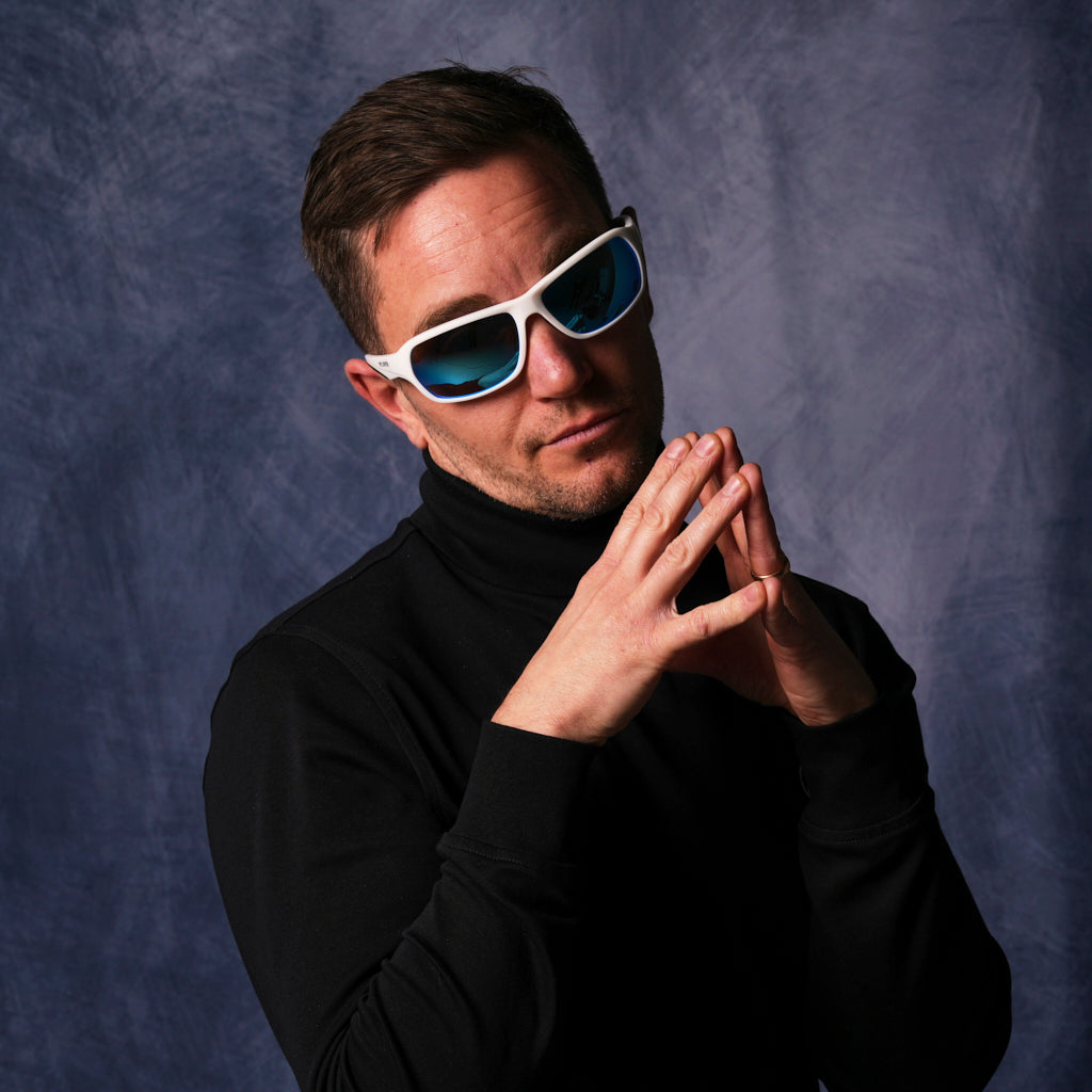 Person wearing The Miami Nights Somox with Blue lens