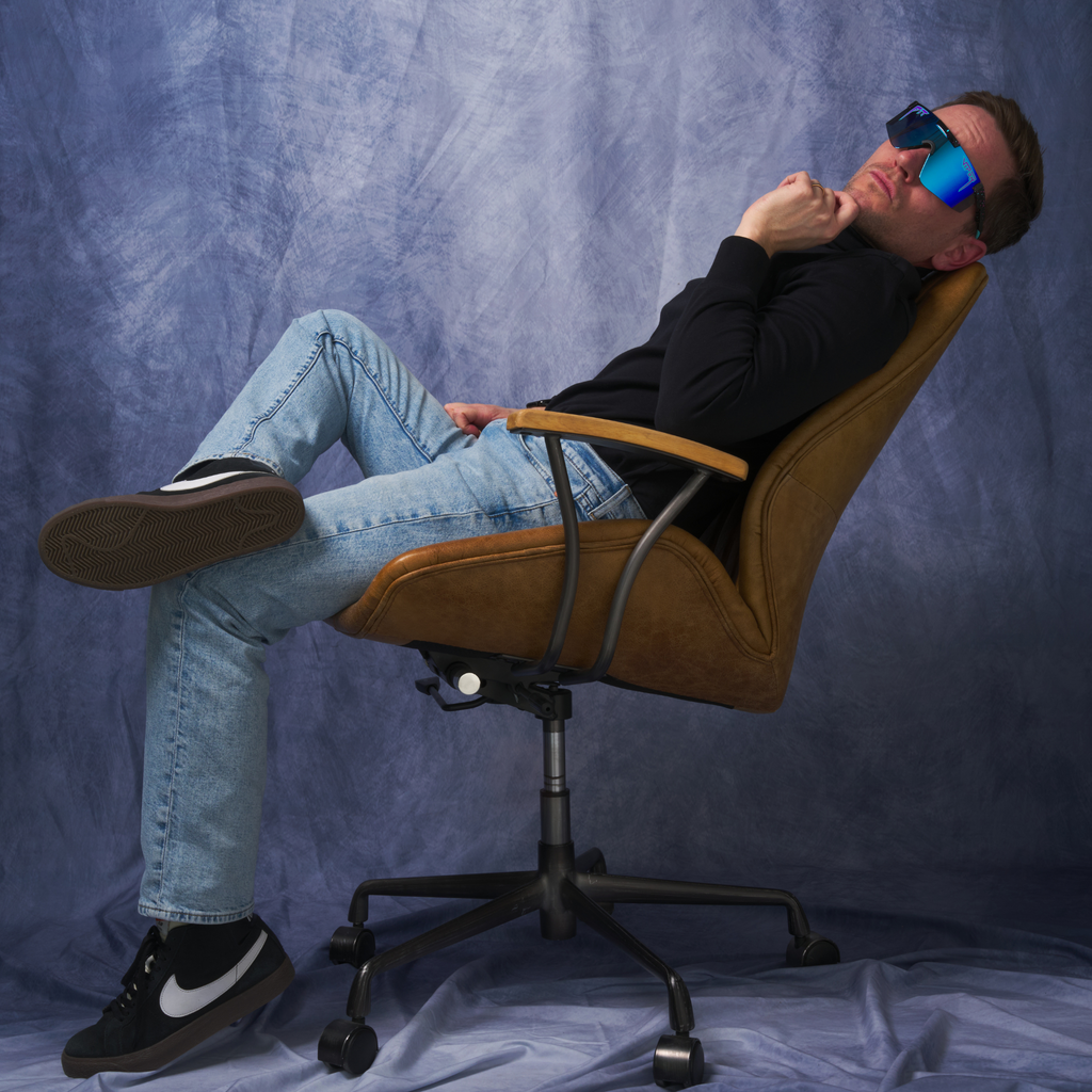 Studio view of The Midnight Original 2.0 with z87+ blue / regular lens