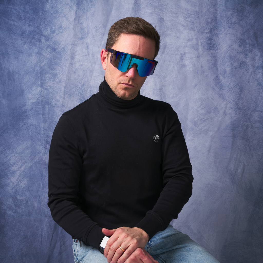 Person wearing The Peacekeeper Original 2.0 with Z87+ Blue lens