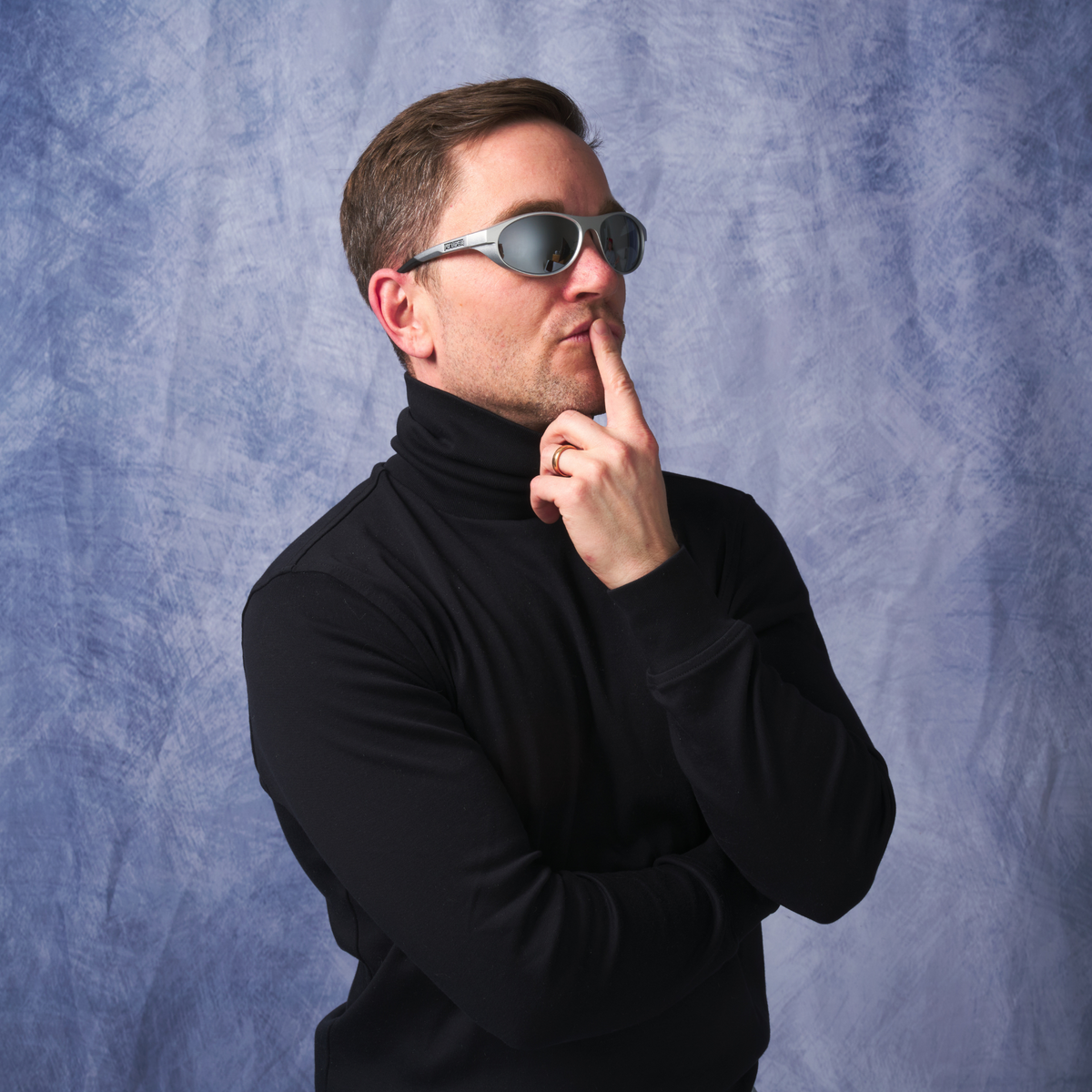 Person wearing The Spine Tingler Altimeter with HDPV Polarized Silver lens