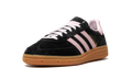 Adidas Handball Spezial WMNS "Black / Pink" | Baskets Femme Rétro | IE5897